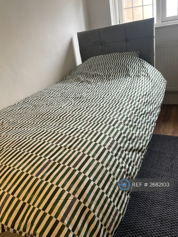 Studio flat in Corringway, London, W5 (#2682103)