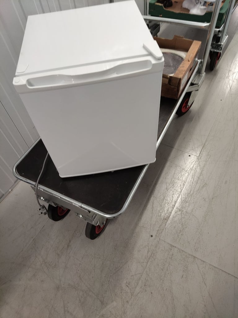 Curries essential table top freezer 