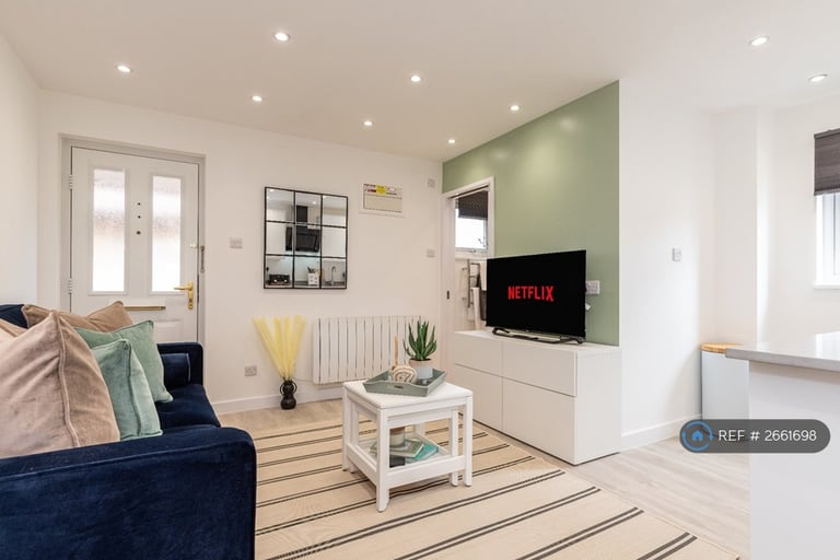 image for 1 bedroom flat in Pomander Crescent, Walnut Tree, Milton Keynes, MK7 (1 bed) (#2661698)