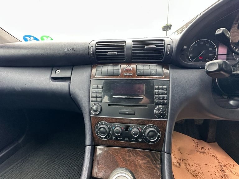 2004 04 MERCEDES-BENZ C-CLASS 2.1 C200 CDI AVANTGARDE SE SALOON 4DR DIESEL AUTOM