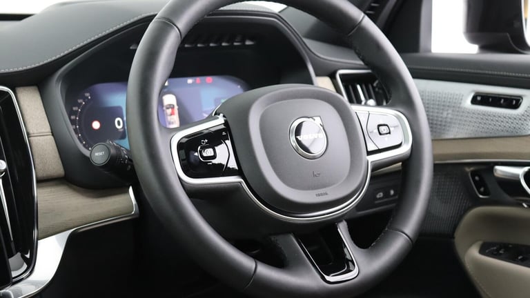 2025 Volvo XC90 T8 PHEV AWD Ultra Dark (Sunroof, 360 Camera, Bowers &amp; Wilkins Sound) ESTATE P...