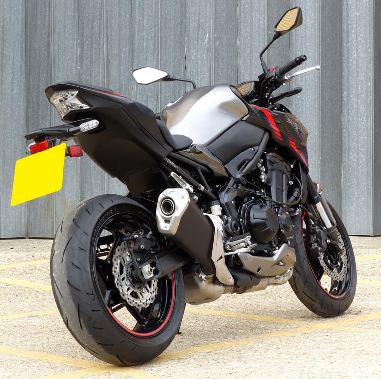 2024 KAWASAKI Z900 FPFNN, STUNNING LOW MILEAGE 1-OWNER MOTORCYCLE.