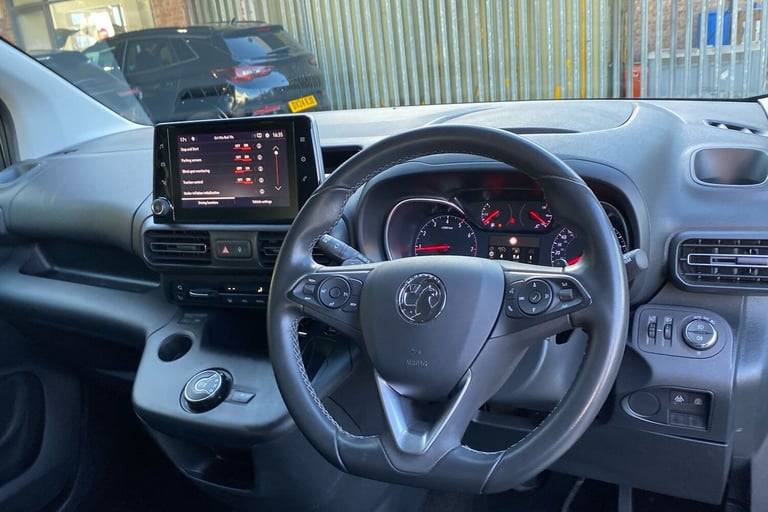  Vauxhall Combo Life 1.2 Turbo Elite MPV 5dr Petrol Auto Euro 6 s/s 130 Ps
