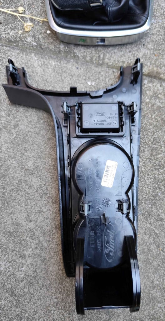  FORD MONDEO MK4 CENTRE CONSOLE /Gear Selector Surround /DASHBOARD FASCIA SURROUND TRIM £50
