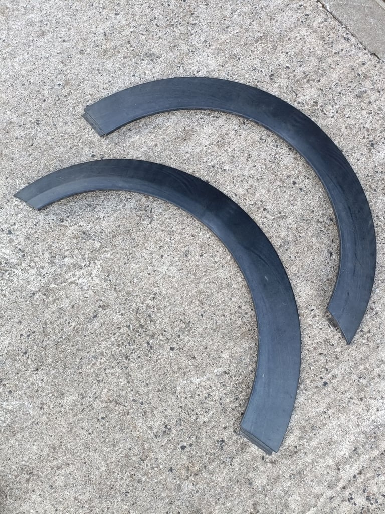 Breaking a Mini R56 1.6 petrol midnight black