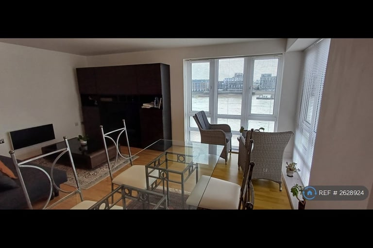 1 bedroom flat in St Davids Square, Canary Wharf, E14 (1 bed) (#2628924)