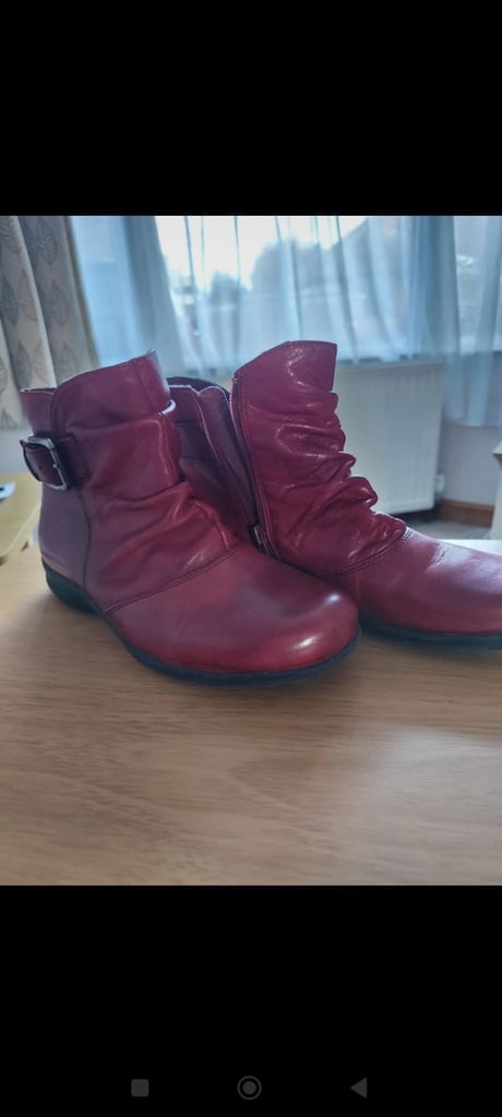 Red ankle boots, size 7