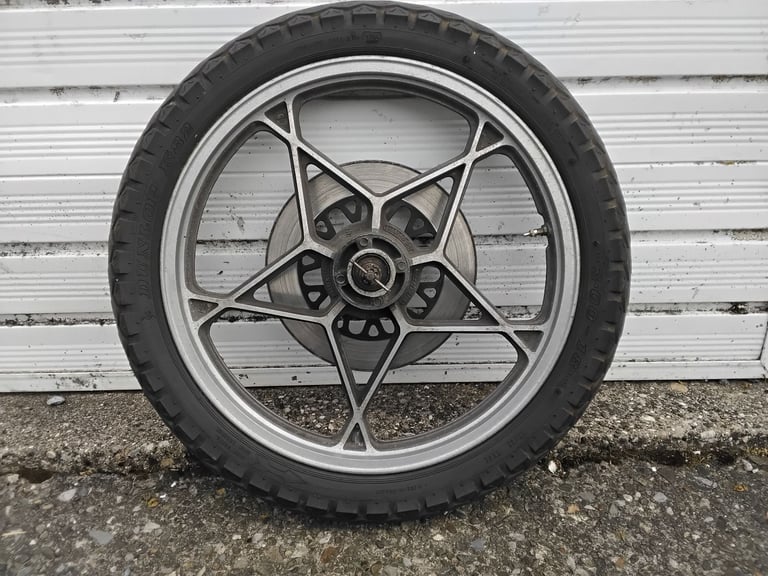 Suzuki GSX 250,400 complete front wheel 