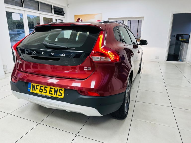2015 Volvo V40 Cross Country 2.0 D2 Lux Auto Euro 6 (s/s) 5dr HATCHBACK Diesel Automatic