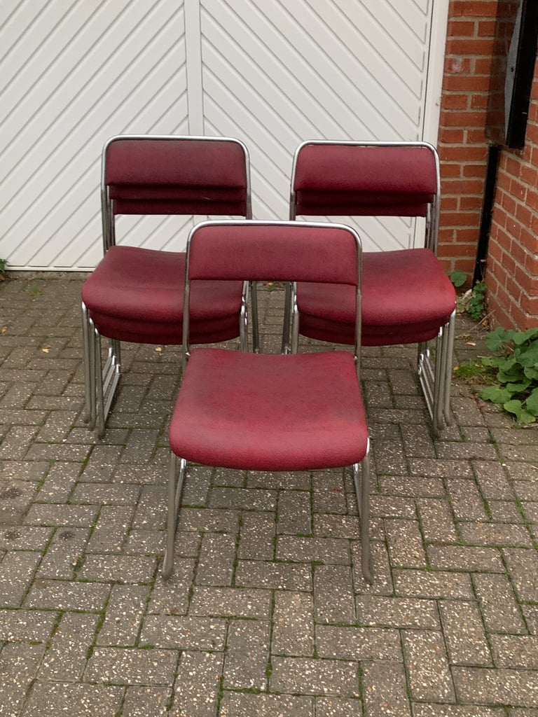 image for 7 stackable chairs 
