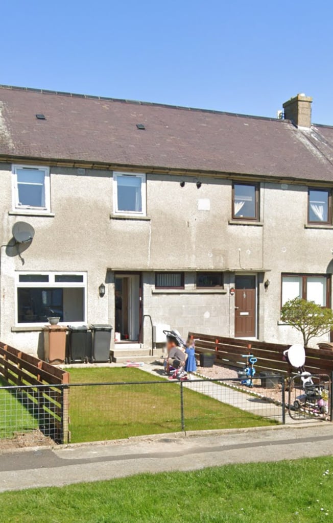 2 bedroom house for long term lease in Sheddocksley, Aberdeen, AB16.