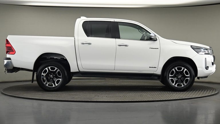 2024 Toyota Hilux 2.8 D-4D Invincible Pickup Double Cab 4dr Diesel Auto 4WD Euro 6 (s/s) (204 Pic...