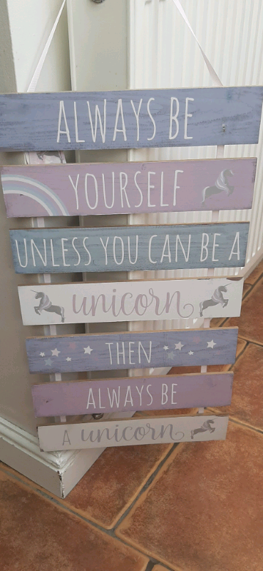 Unicorn design hanging sign