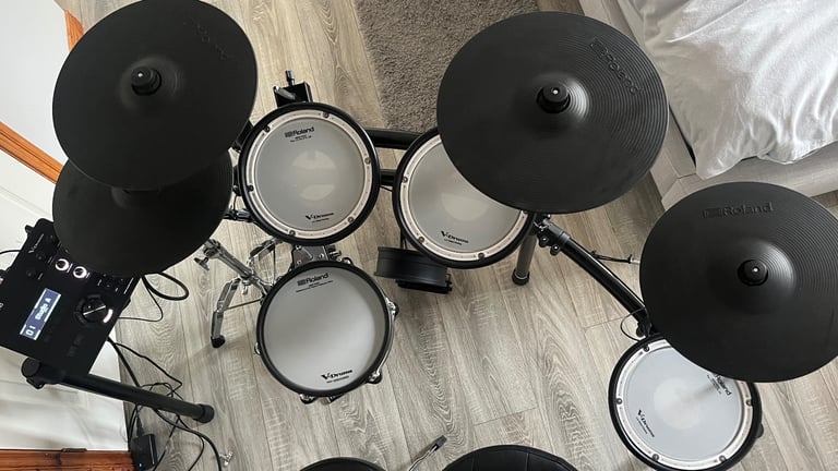 Roland TD-27KV Electronic Drum Kit – Excellent Condition, Includes Amp & Throne