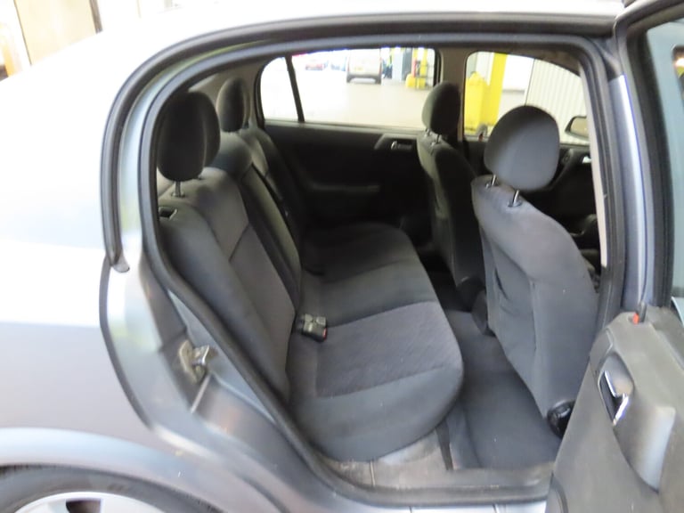 2004 Vauxhall Astra 1.6i 16v Elegance Hatchback 5dr Petrol Automatic (185 g/km