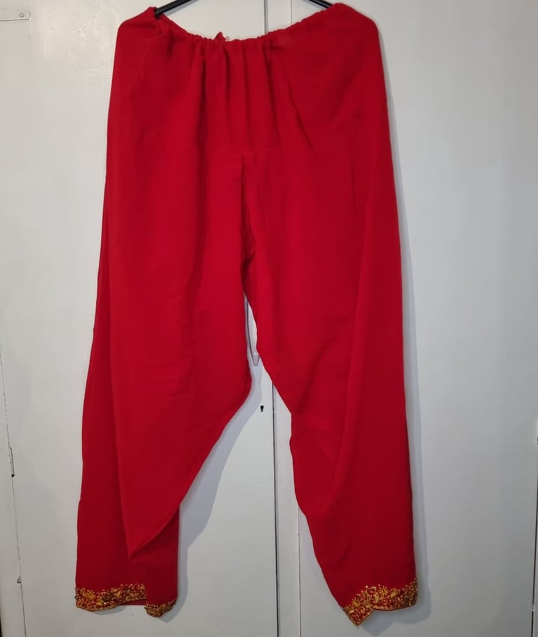 New Bunty bubbly asian dress. Yellow kameez Red pants. Red silver embroidery. Collar. 34-36chest