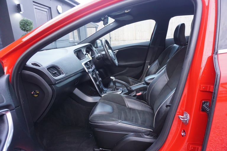 2015 Volvo V40 D2 [120] R DESIGN *IMMACULATE CONDITION £20 ROAD TAX* HATCHBACK Diesel Manual