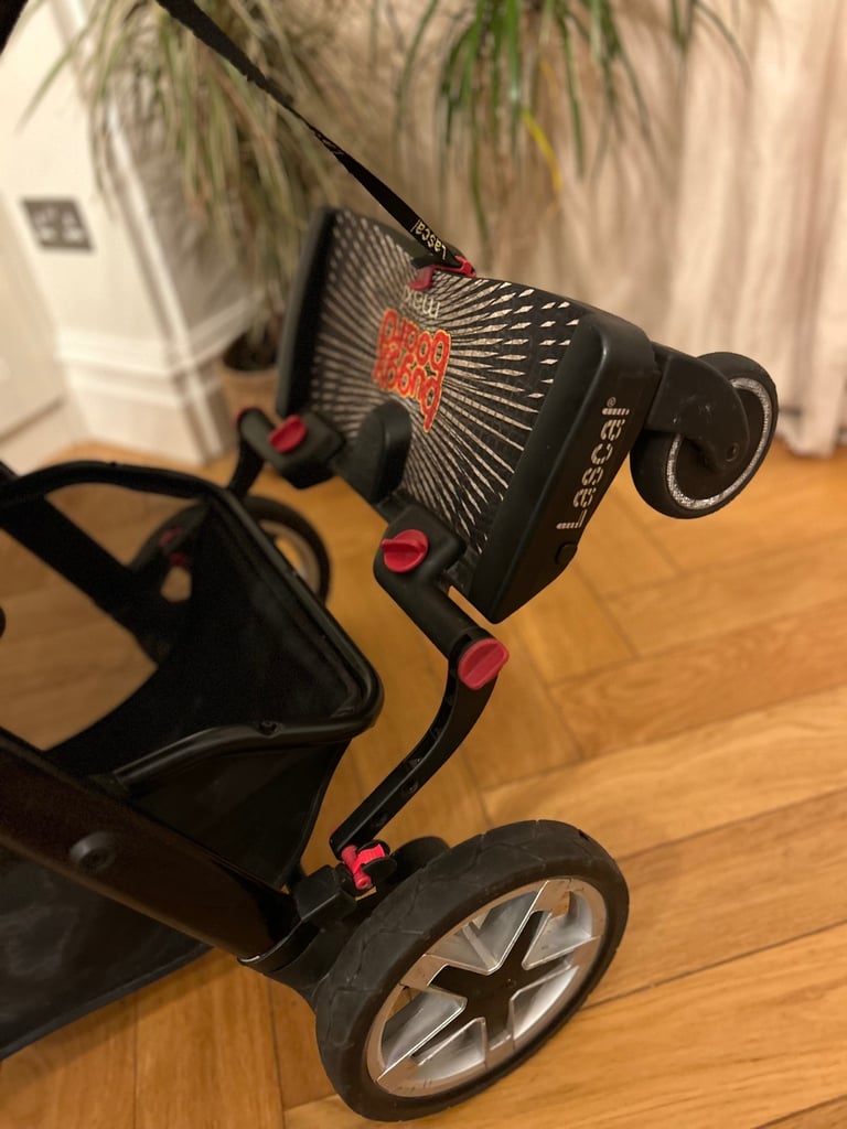 Stylish Limited Edition Silver Cross Pram/ Pushchair, grey with stunning fur liner