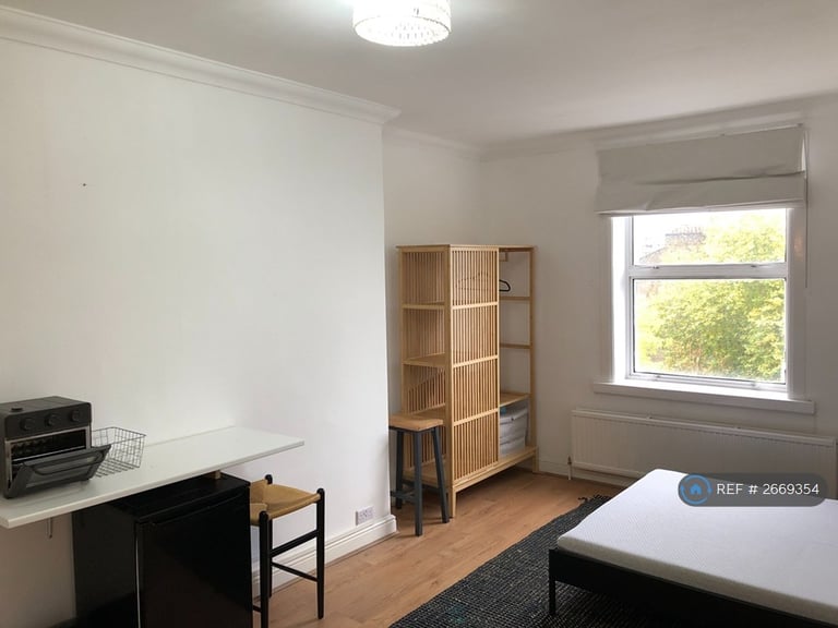 Studio flat in Lancaster Gate, London, W2 (#2669354)