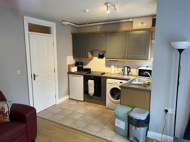 2bhk house 2bath near Queens university 