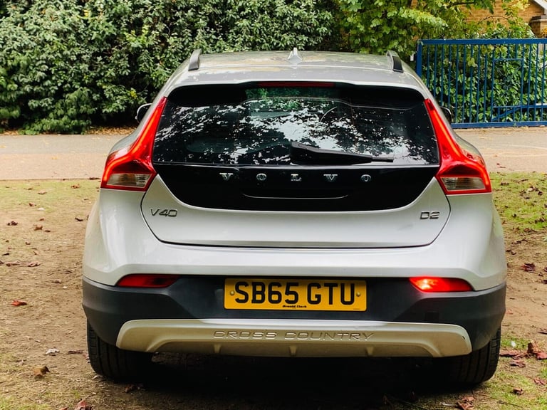 2015 Volvo V40 Cross Country 1.6 D2 Lux Nav Euro 5 (s/s) 5dr HATCHBACK Diesel Manual