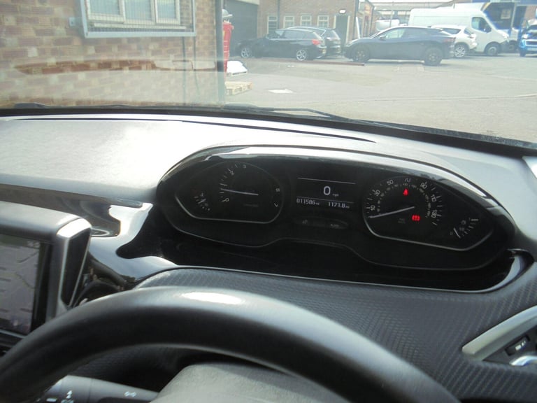 2016 Peugeot 208 1.2 PureTech 82 Allure 5dr HATCHBACK PETROL Manual