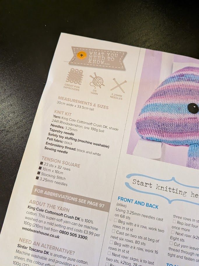 'Under The Sea' Jelly Fish Cushion Knitting Pattern. 