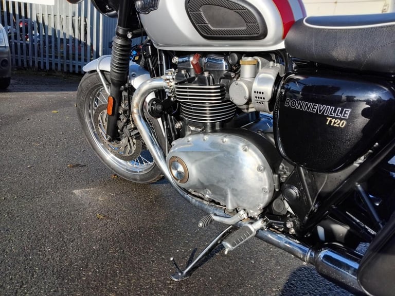 2017 66 TRIUMPH BONNEVILLE T120 T 120 1200 RED 1289 MILES CLASSIC STYLING