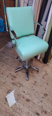 Second hand salon chair near me deals