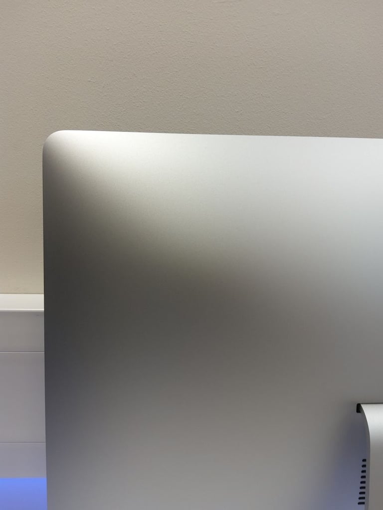**APPLE IMAC 21.5" 4K - macOS SEQUOIA - 3.1 GHZ I5 - 1TB SSD - 8GB RAM - 2015**