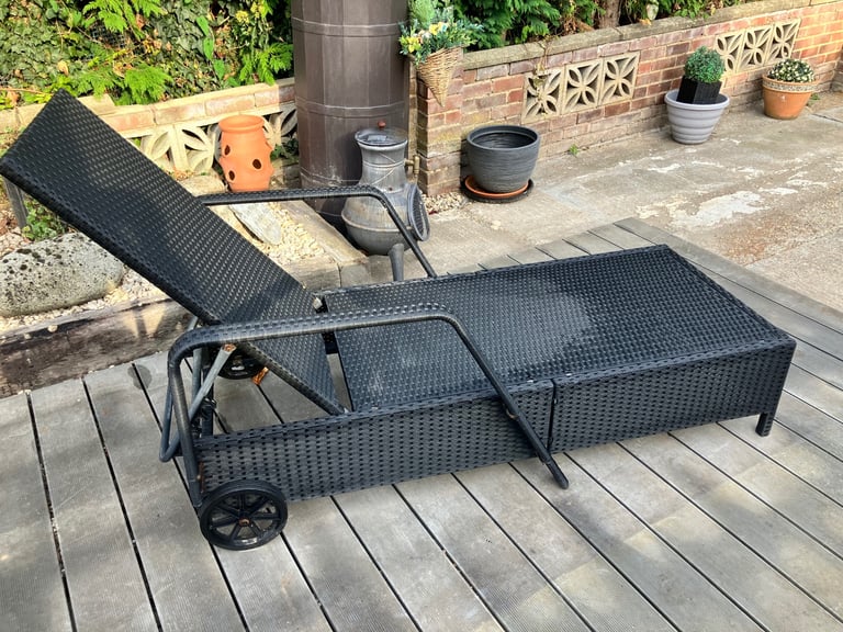 Wratten 2 x sun loungers, 4 chairs and glass top table including umbrella and stand 