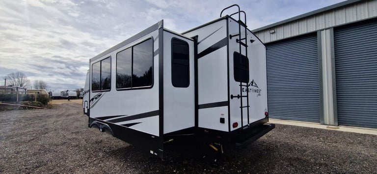 EX DEMO Forest River East To West Alta 2810KIK American Caravan 5th Wheel