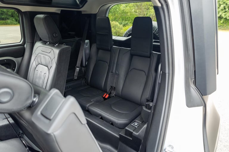 2023 Land Rover Defender 3.0 D250 X-Dynamic SE 110 5dr Auto [7 Seat] ESTATE DIESEL Automatic