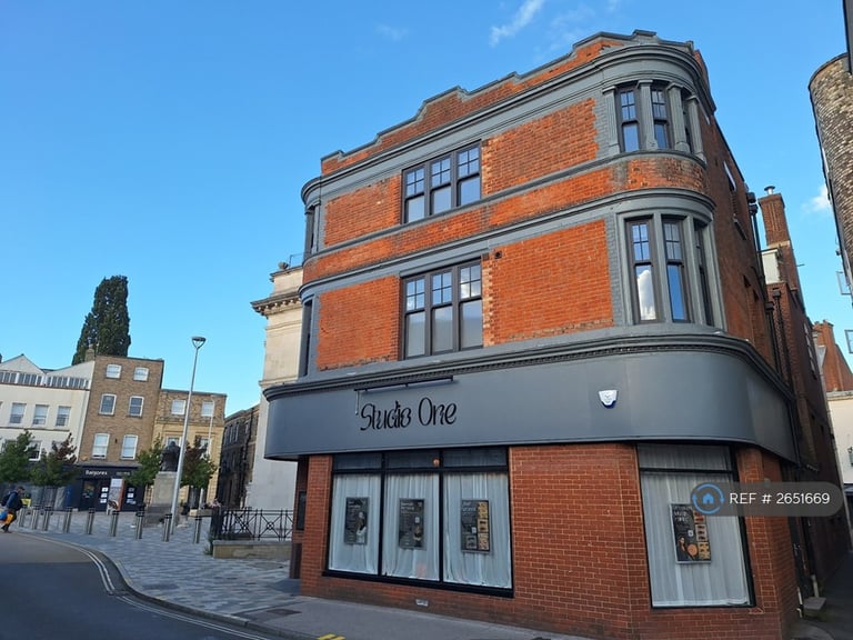 image for 2 bedroom flat in Tindal Street, Chelmsford, CM1 (2 bed) (#2651669)