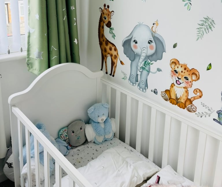 Baby Cot / Babies Cot / Babies Bed with 3 heights baby to toddler 