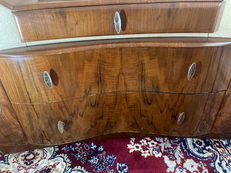 Dresser With Large Mirror 