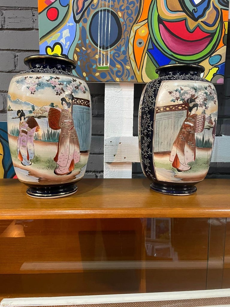 Antiques Chinese and Japanese vases and furniture 