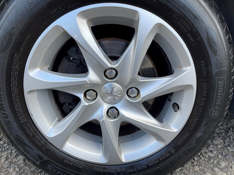 2014 Peugeot 208 ACTIVE 5-Door Petrol