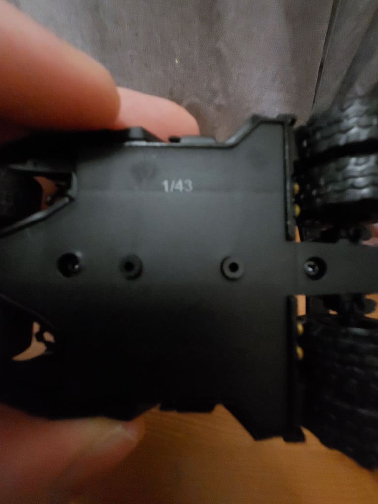 DC Comics Batmobil 1/43 scale diecast model