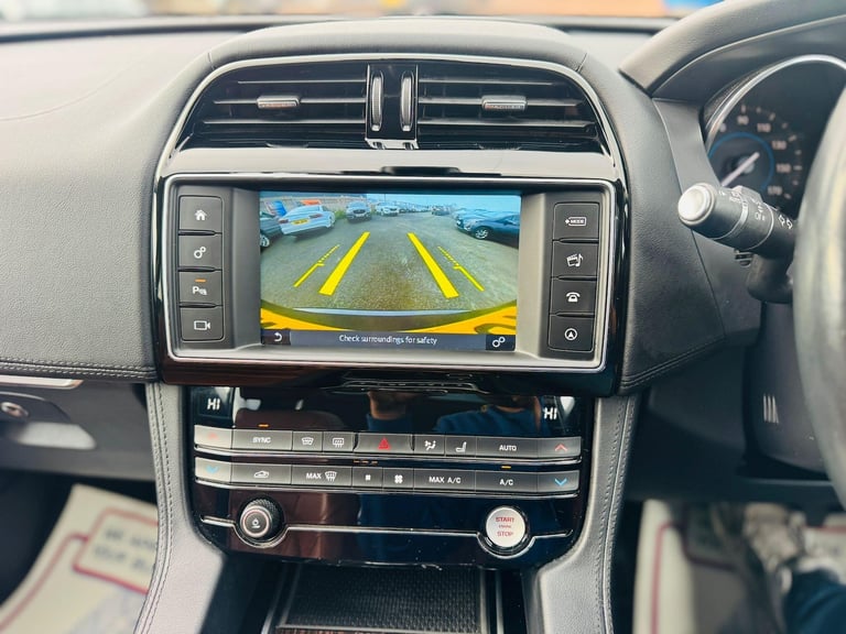 2017 Jaguar F-Pace 2.0d Portfolio 5dr Auto AWD ESTATE DIESEL Automatic