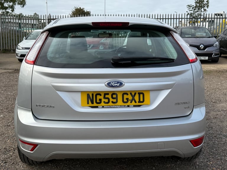 2010 Ford Focus 1.6 Zetec 5dr HATCHBACK Petrol Manual