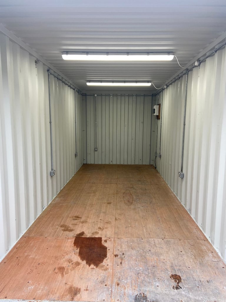 20 ft Storage Container to rent / well ventilated
