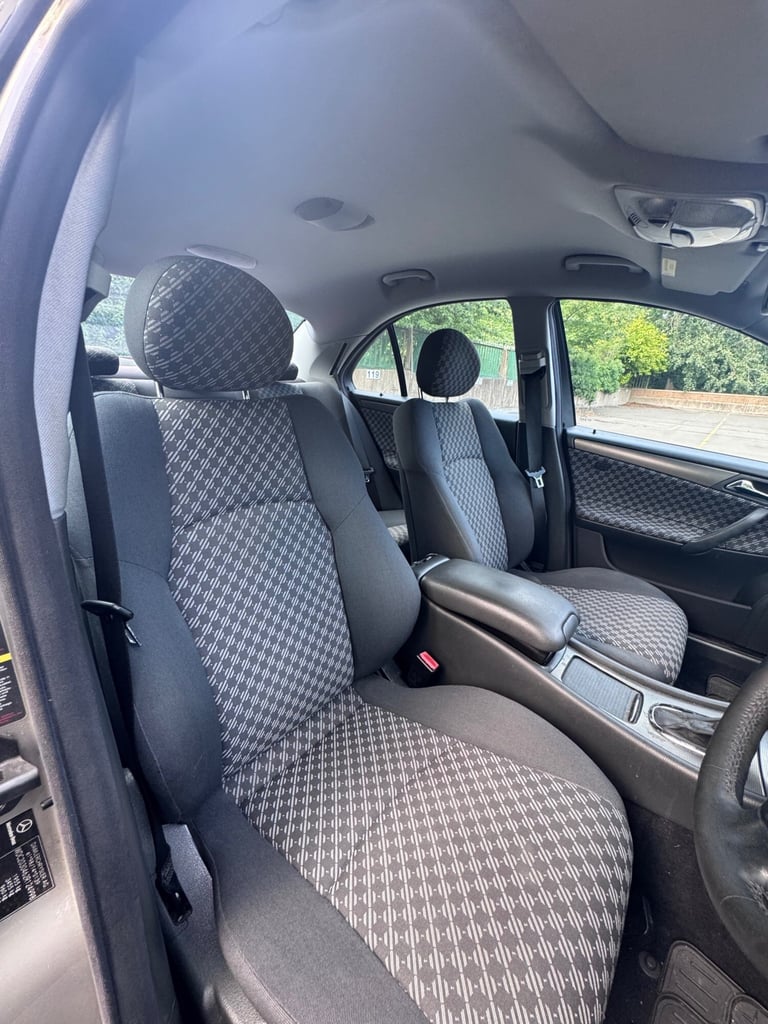 2003 MERCEDES-BENZ C CLASS C180K Avantgarde SE 4dr AUTO PETROL SILVER SALOON VGC