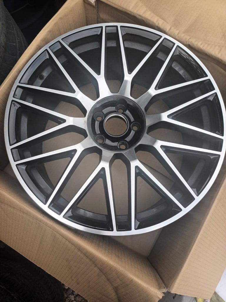 Mercedes AMG alloy wheels full set 