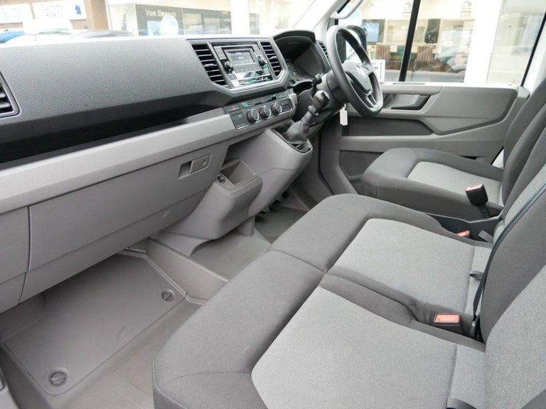 2024 VOLKSWAGEN CRAFTER CR35 2.0 TDI 140 BHP ETG LUTON ( TAIL-LIFT / AIR CON )