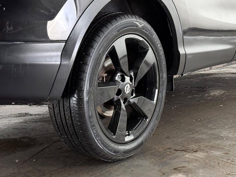 2016 Nissan Qashqai 1.2 DiG-T N-Connecta 5dr HATCHBACK PETROL Manual