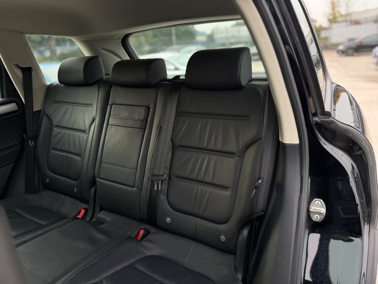 2015 Volkswagen Touareg 3.0 TDI V6 BlueMotion Tech Escape SUV 5dr Diesel