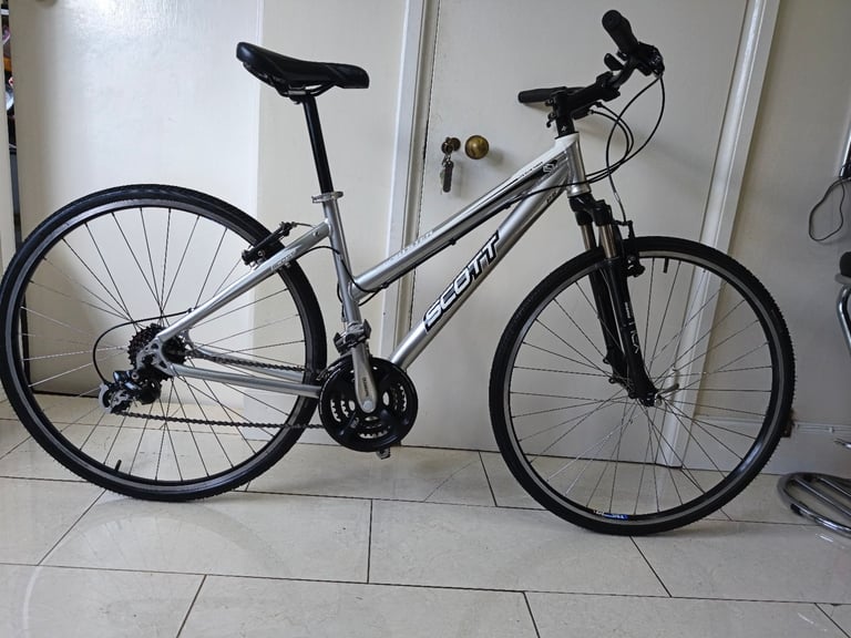 image for Scott women's hybrid bike fully serviced 