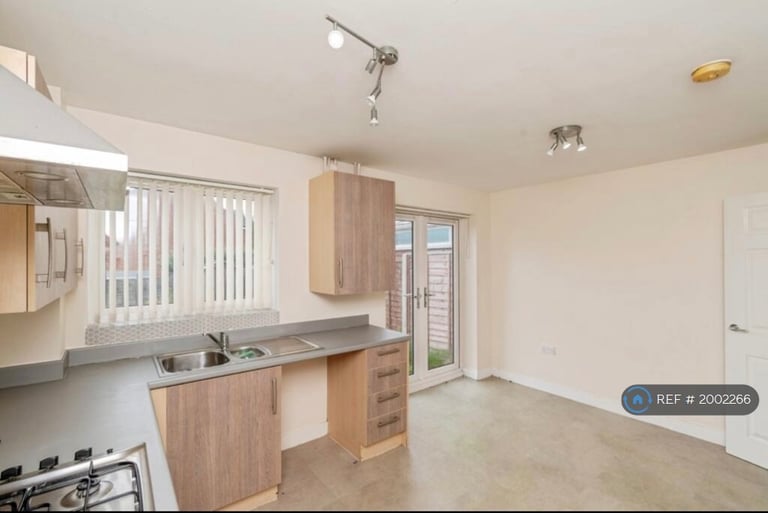 3 bedroom house in Goscote Lane, Walsall, WS3 (3 bed) (#2002266)