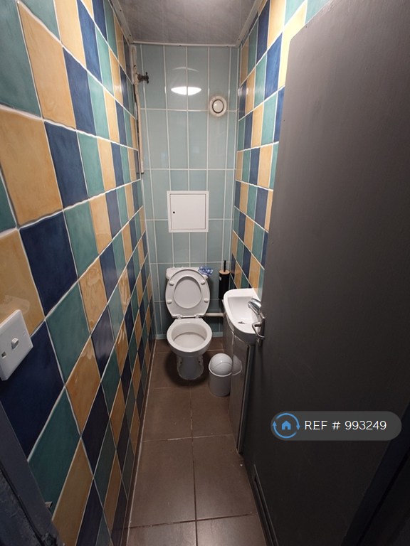 3 bedroom flat in Academy Gardens, Northolt, UB5 (3 bed) (#993249)